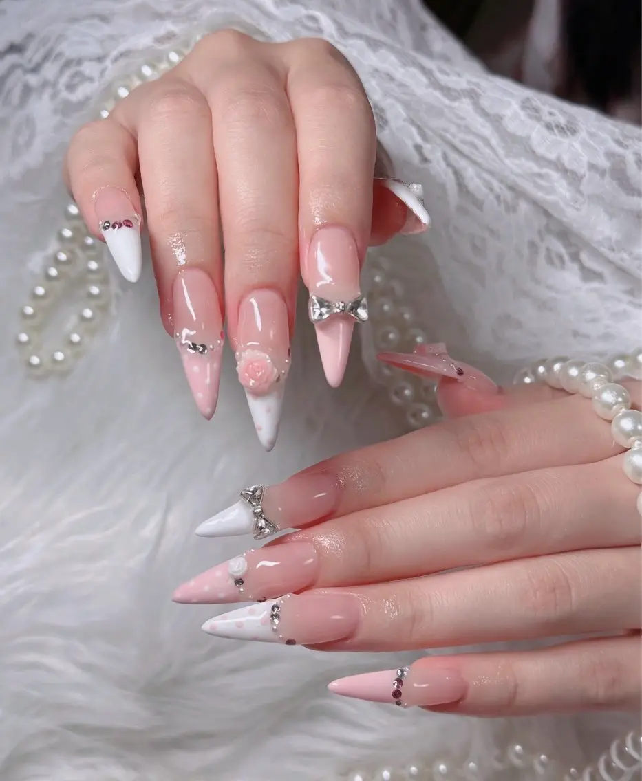 ネイル フレンチネイル ジェルネイル ガラスフレンチ ハロウィン ハート ハンドネイル H.baby Nail Salonのネイルデザイン