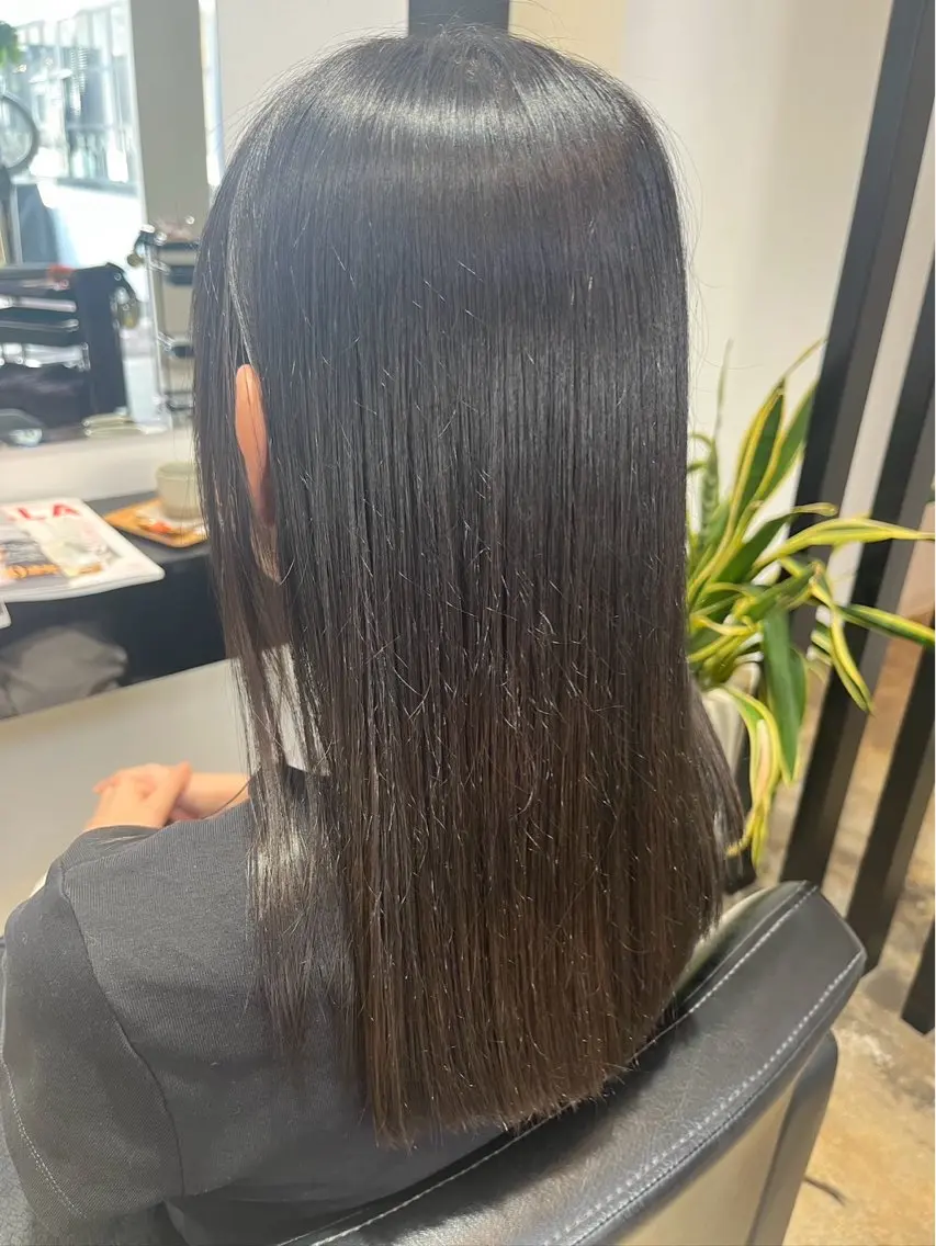 セミロング カラー 山口 詩乃のヘアスタイル