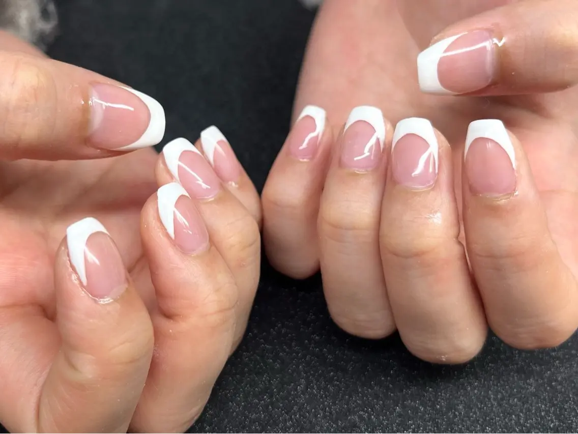 ネイル フレンチネイル Chika .のネイルデザイン