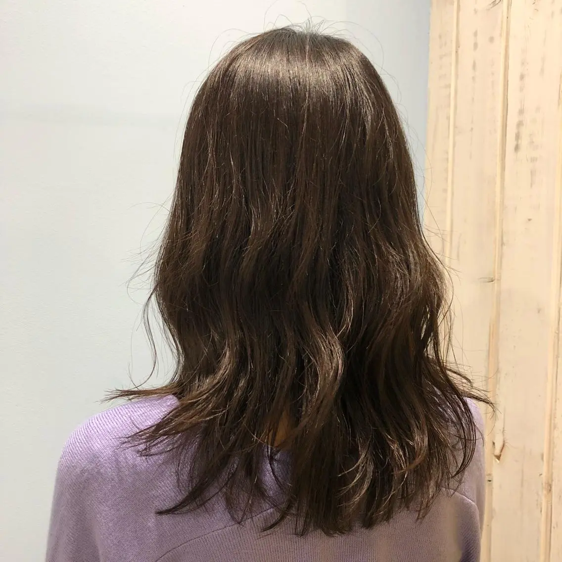 セミロング カラー ブラウンカラー パープルカラー うる艶カラー 🫶🏼💭mikaのヘアスタイル