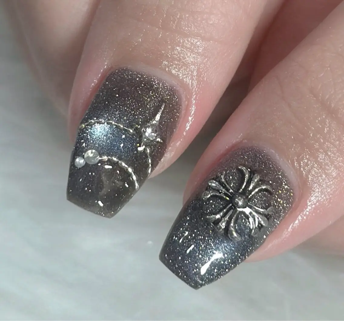 ネイル LAVISH sakiのネイルデザイン