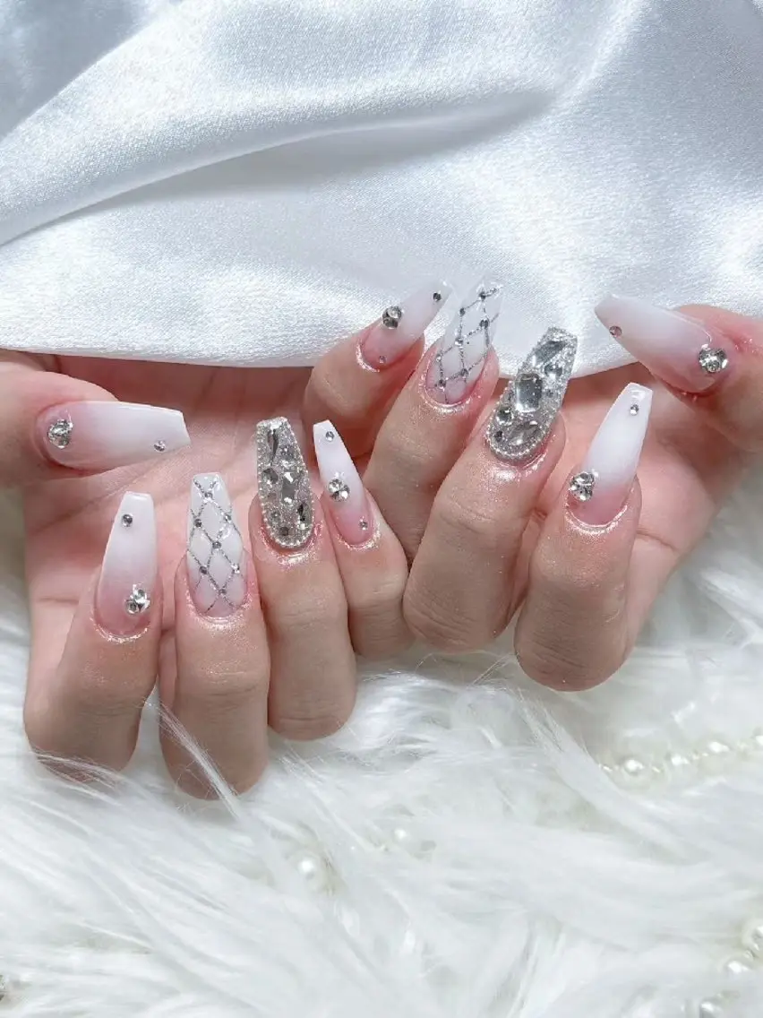 ネイル ENsalon AKIRAのネイルデザイン