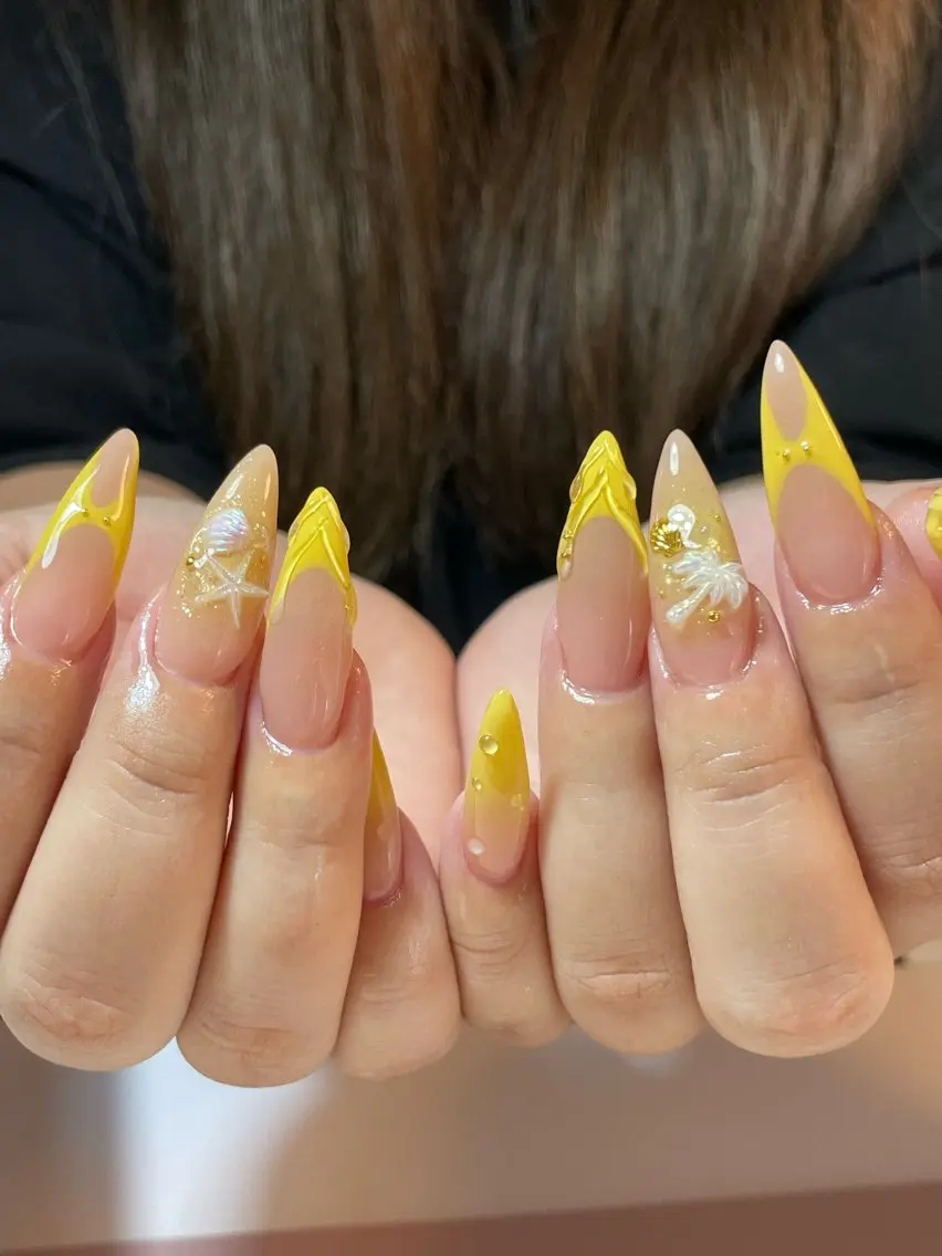 ネイル ロングネイル スカルプネイル 夏ネイル 黄色 ハンドネイル Nail salon 🎀Angeのネイルデザイン