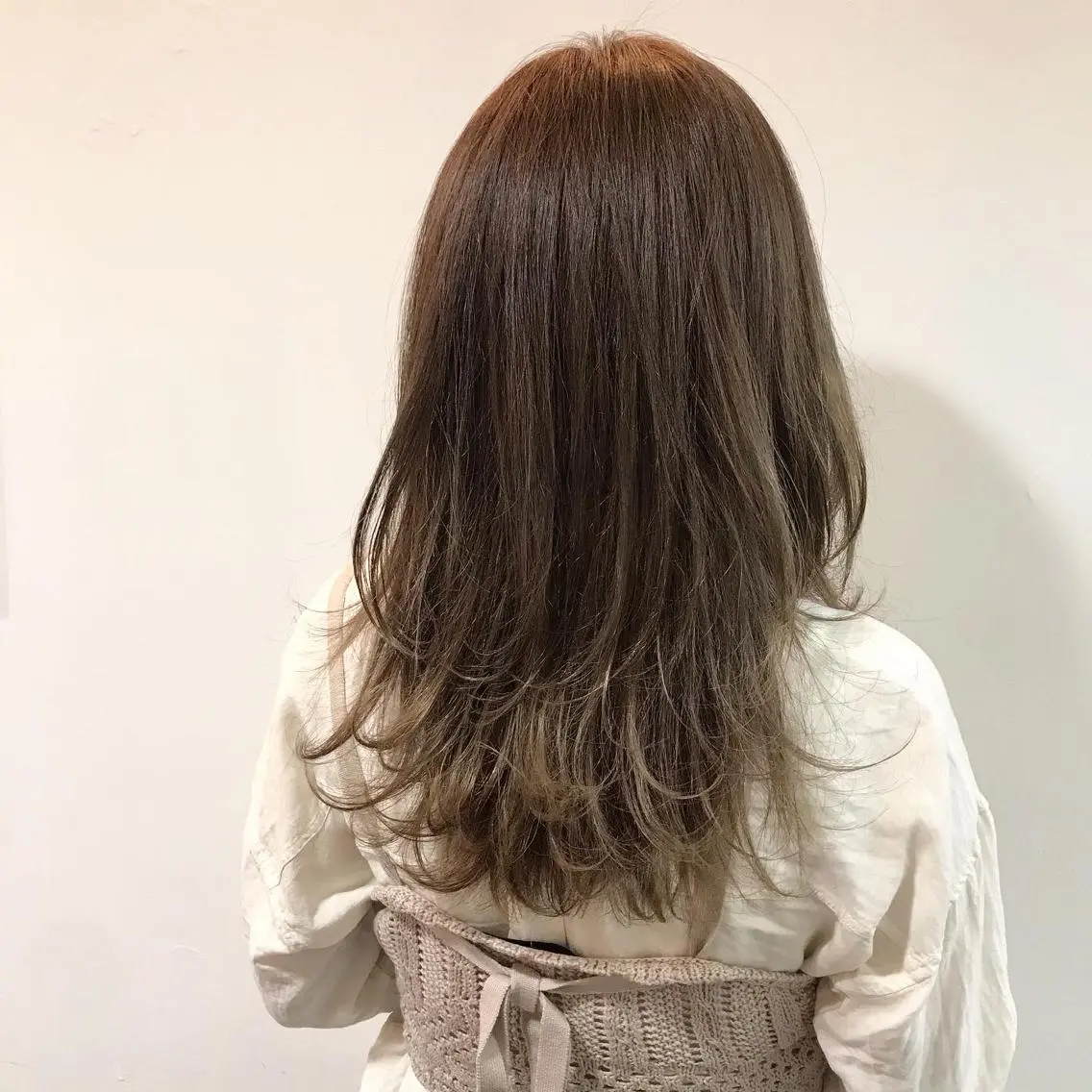 セミロング カラー ベージュカラー ERINA🐸垢抜け ミディアム/レイヤーのヘアスタイル