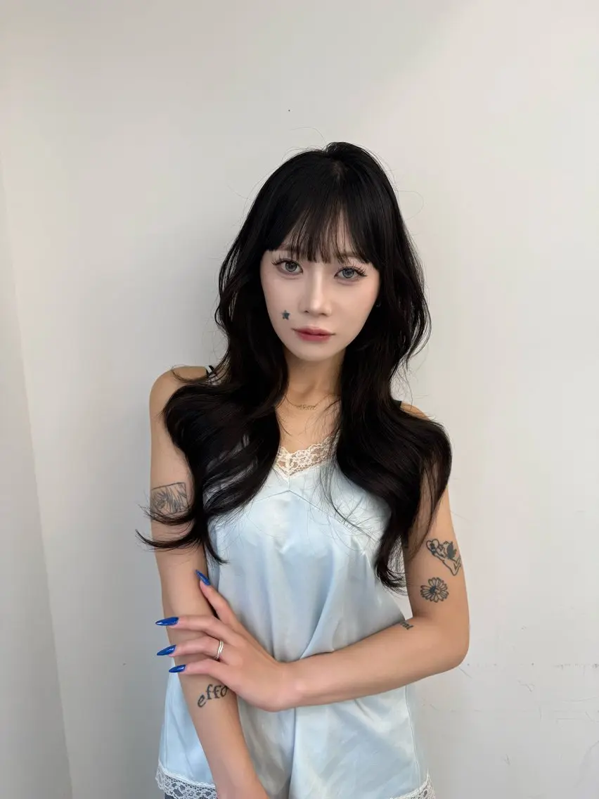 ロング ヘアカラー 韓国風黒髪🪽🩶 リンカのヘアスタイル