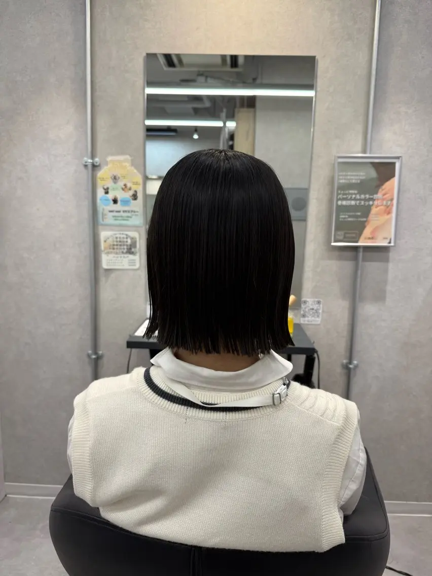 ミディアム カット 白髪ぼかし🌈 Ayakoのヘアスタイル