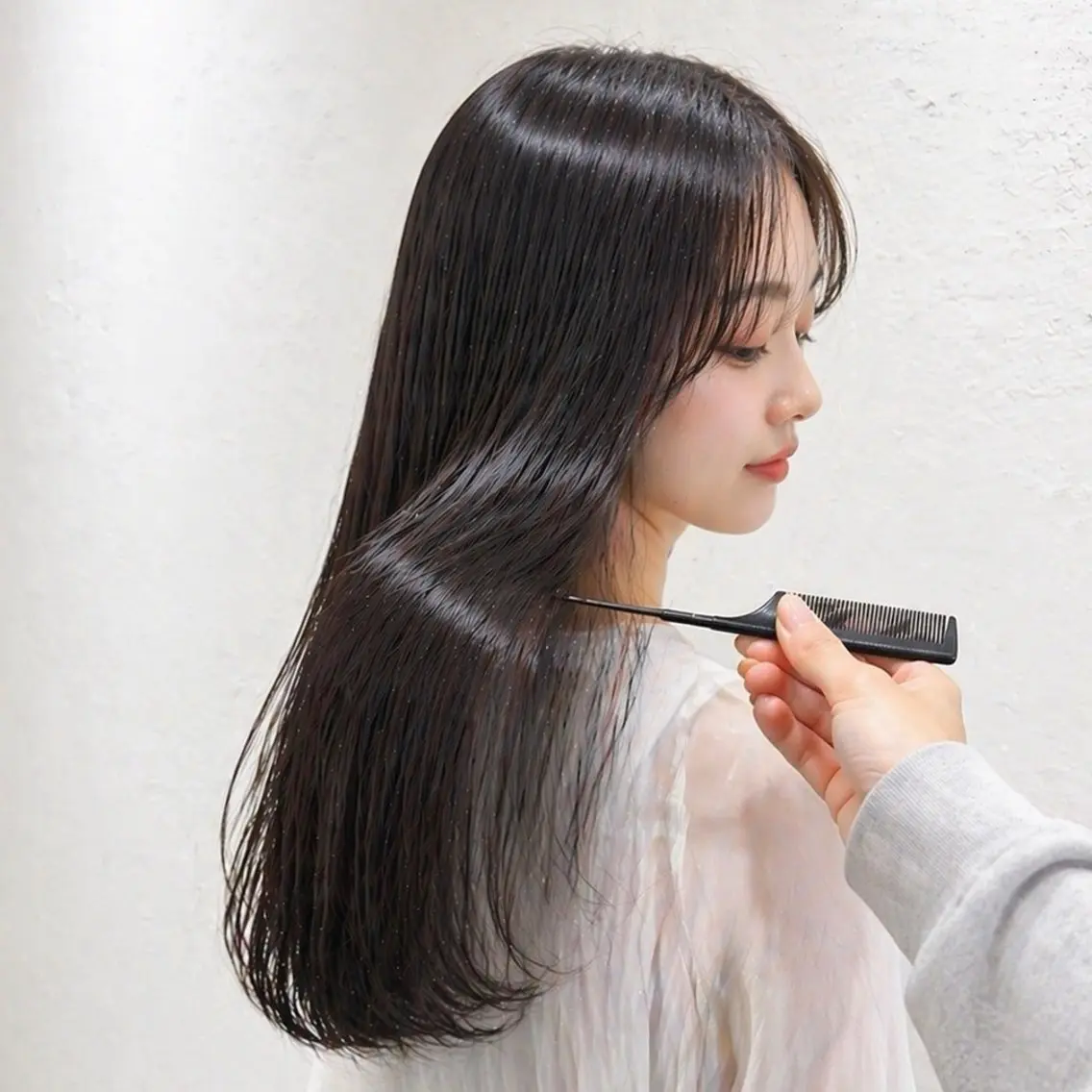🫧ツヤツヤ美髪へ🫧縮毛矯正＋顔まわりカットの写真