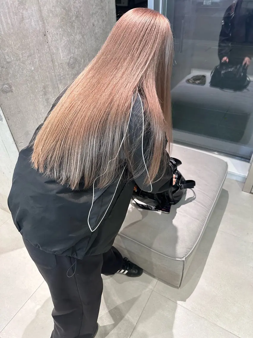 ロング カラー ベージュカラー ブリーチ ミルクティーベージュ 染谷 遥花のヘアスタイル