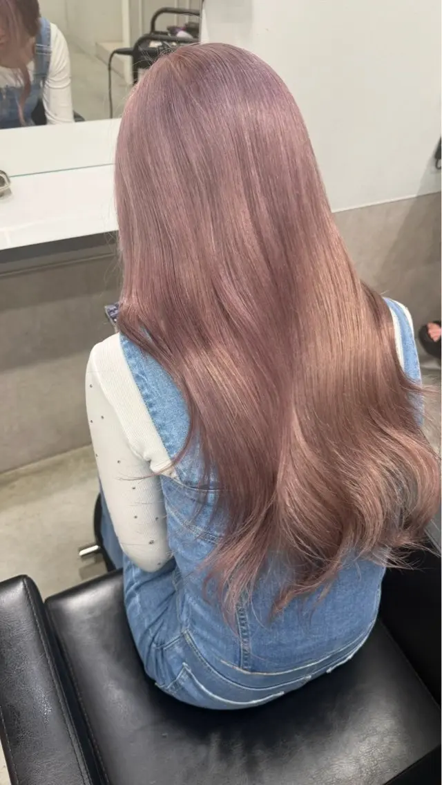 カラー ハイトーン GiseL AIRIのヘアスタイル