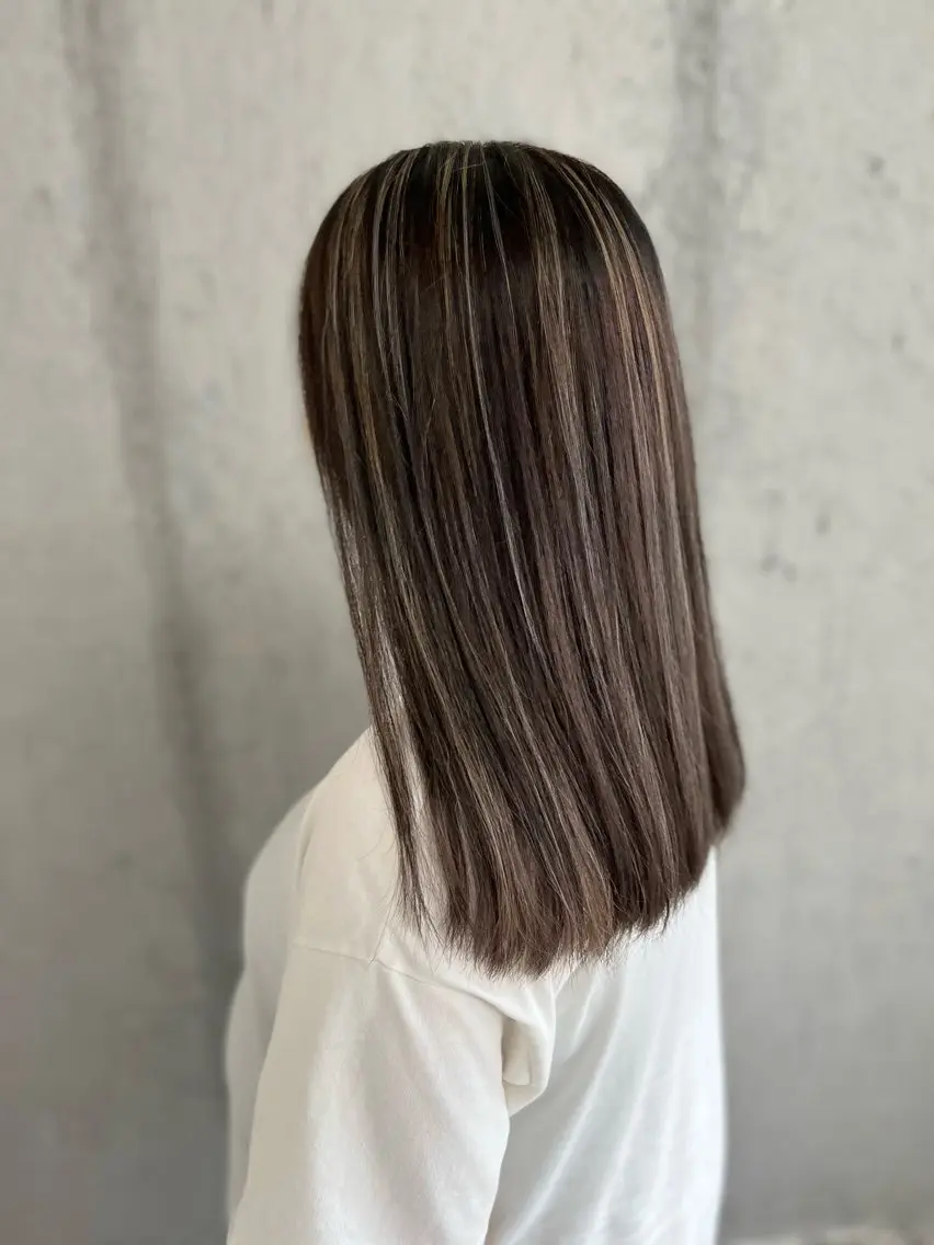 【白髪も染まる👩🏻‍🦳】大人気❤️‍🔥！！ハイライトカラー(ブリーチ1回)🌈＋トリートメント(1step)の写真