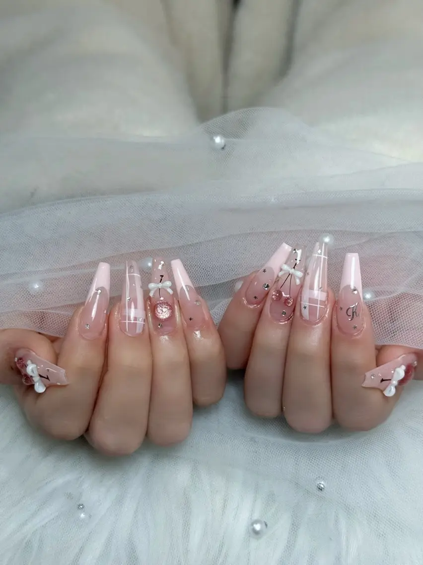 ネイル オーロラネイル ボルドー ブラウン 氷ネイル・うるうるネイル キラキラネイル ハンドネイル Julli NailStudioのネイルデザイン