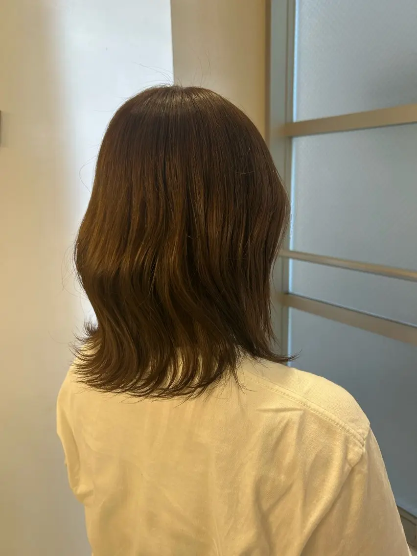 ミディアム 松岡 美紀のヘアスタイル