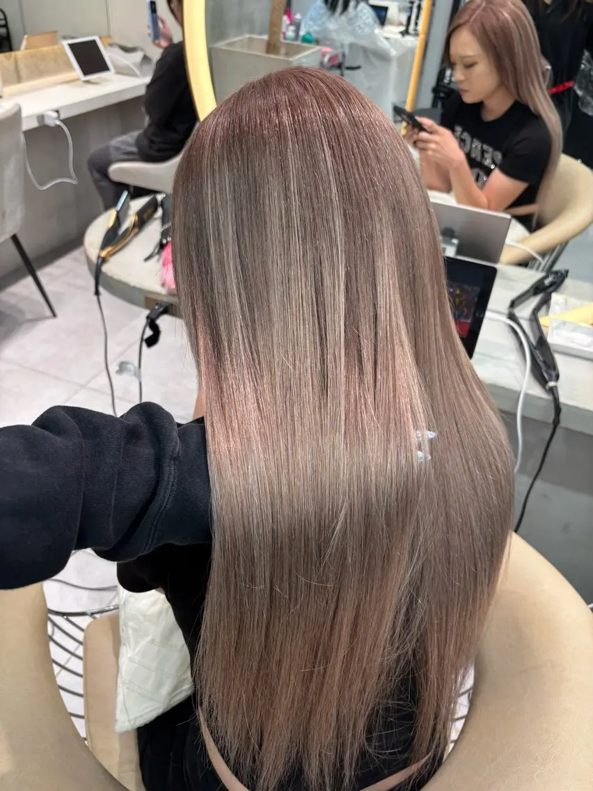 ロング カラー あいり／艶髪 、透明感カラー🩶のヘアスタイル