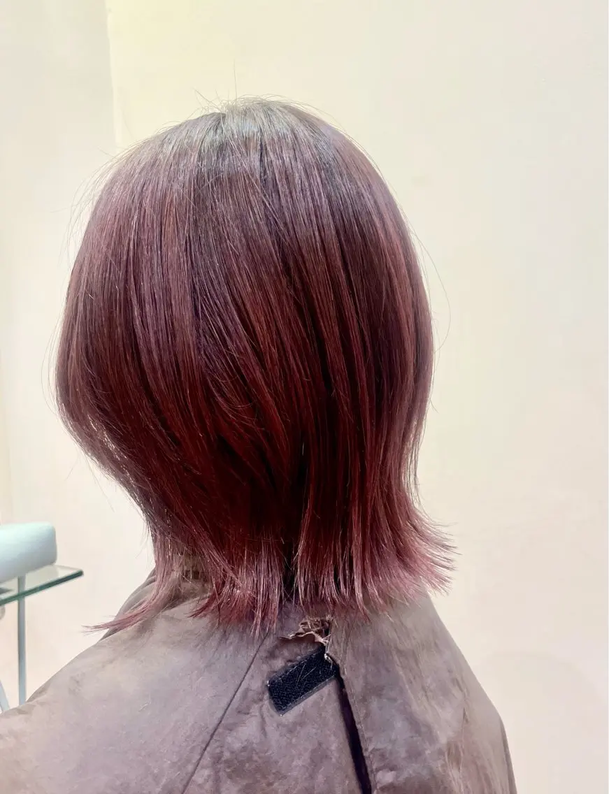 ミディアム カラー ウルフカット 佐藤 綾のヘアスタイル
