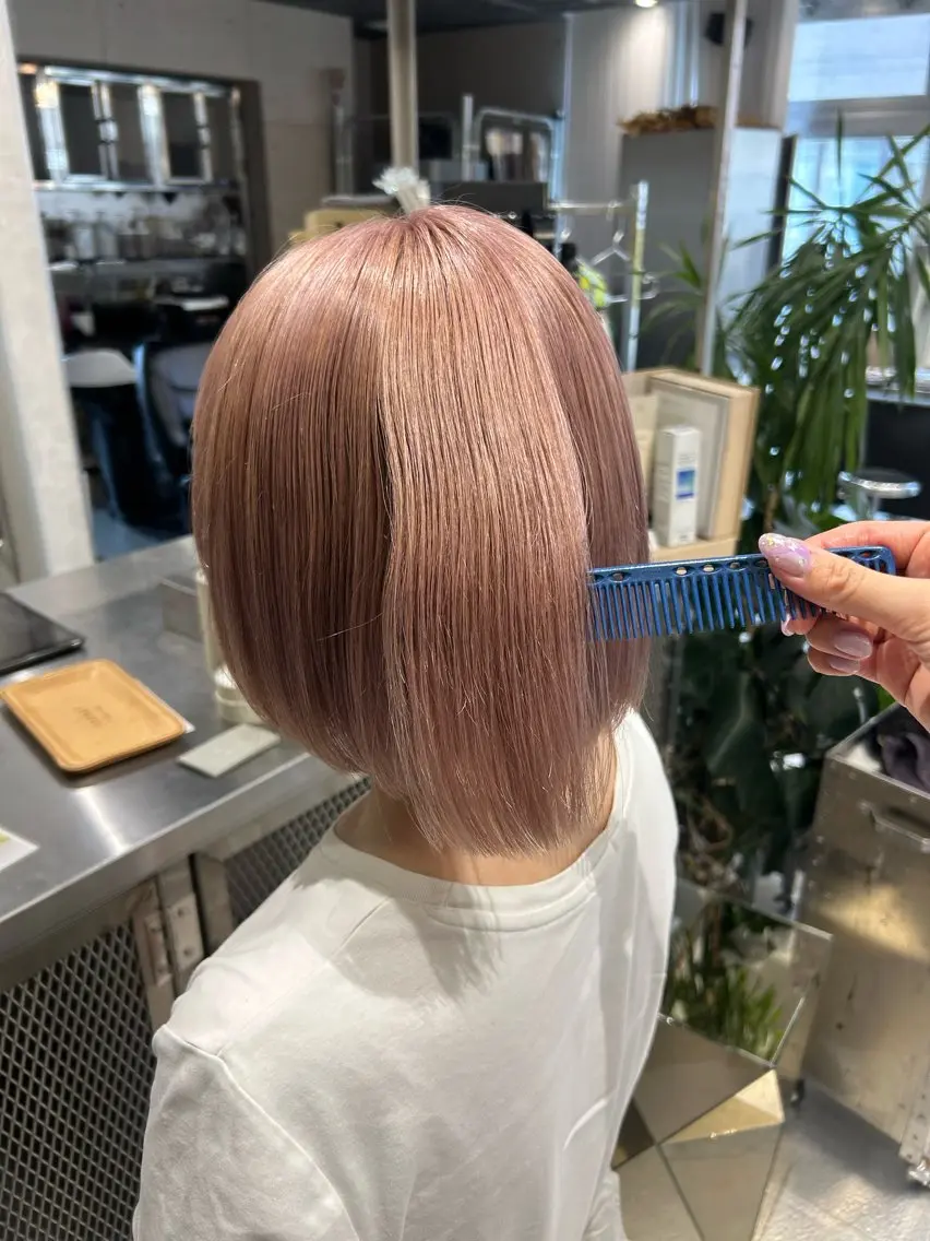 ショート ヘアカラー あやめ🪽 オリーブ/ハイトーンのヘアスタイル