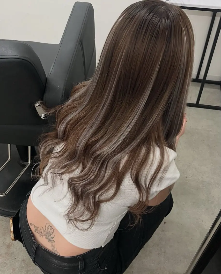 ロング 透明感カラー 結羽愛のヘアスタイル