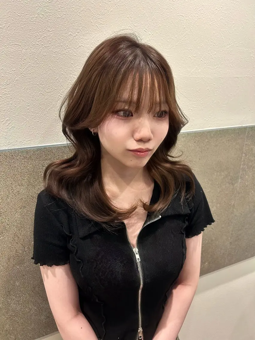 ミディアム カラー ヘアアレンジ ミディアムレイヤー くびれヘア 顔まわりレイヤー 顔周りカット 髪質改善 京都/透明感カラー/ ワンホン/YUNONのヘアスタイル