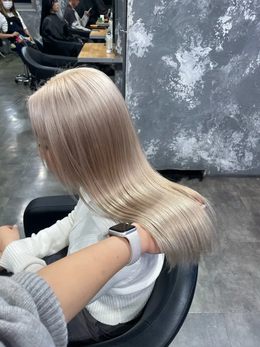 セミロング カラー ヘアカラー ハイトーン 横浜💞ミオのヘアスタイル