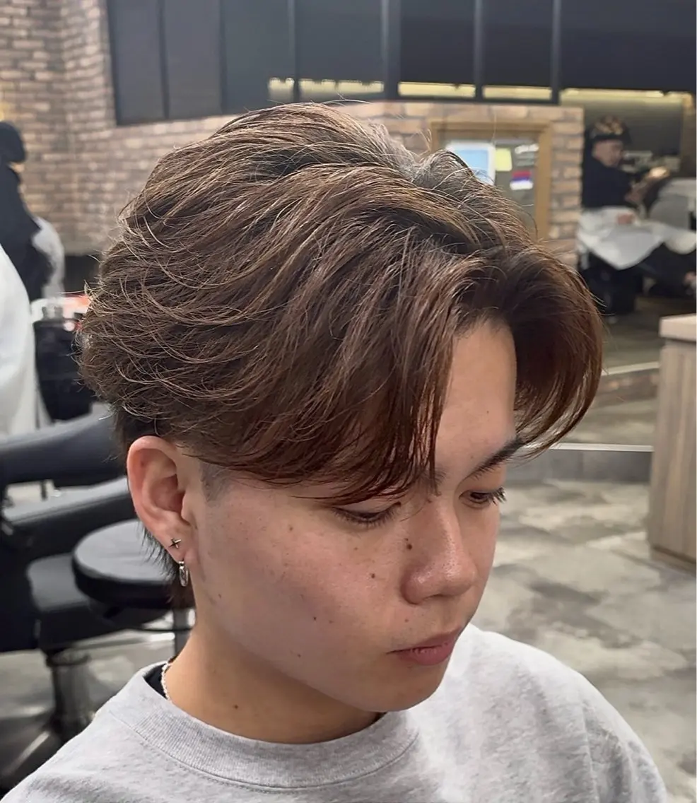 カラー パーマ メンズ センターパート フェザーパーマ メンズハイライト メンズメッシュ マッシュ センターパート/フェ ザー🔥SHUYAのヘアスタイル