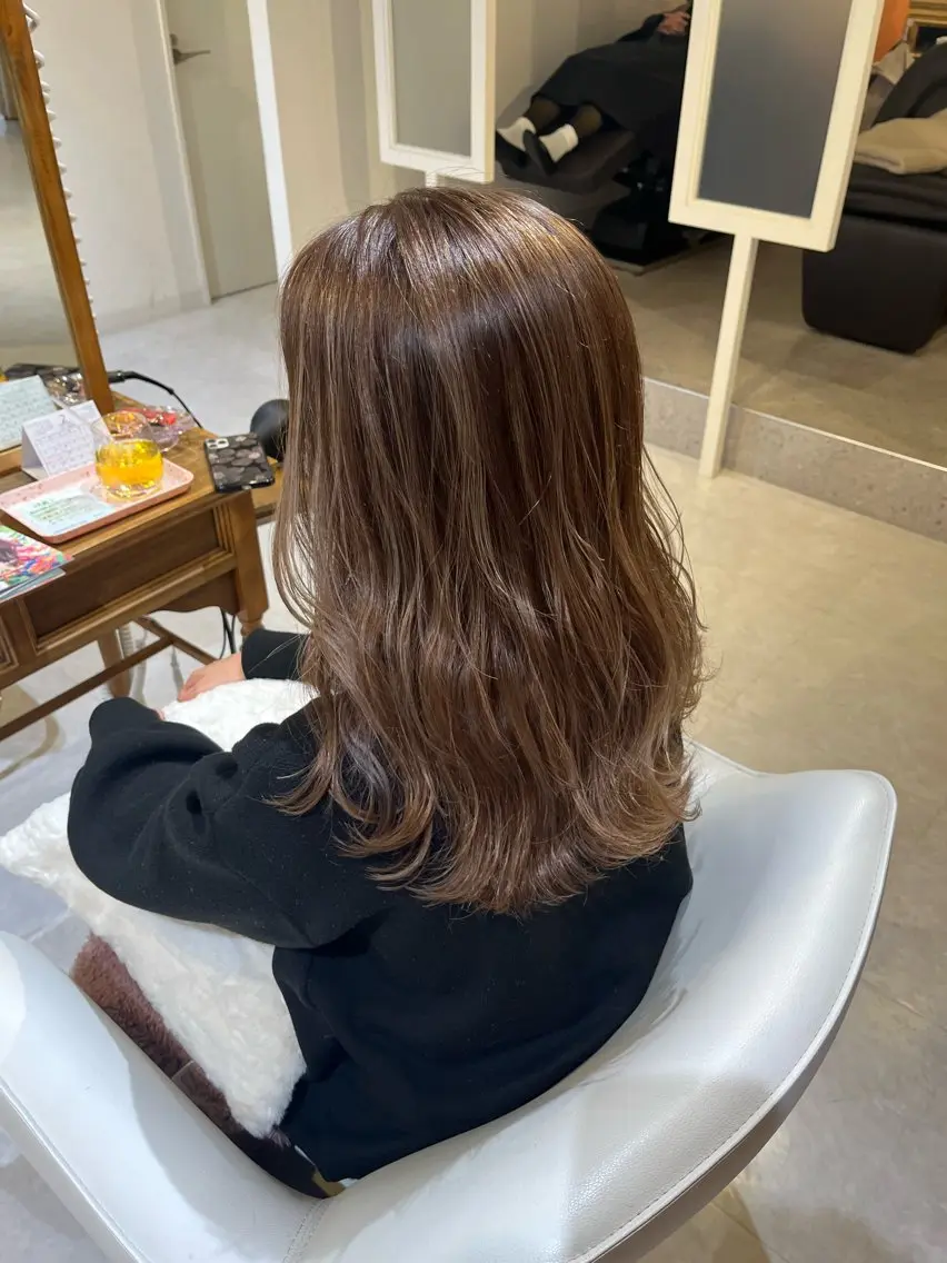 セミロング ヘアカラー 梛木 唯のヘアスタイル