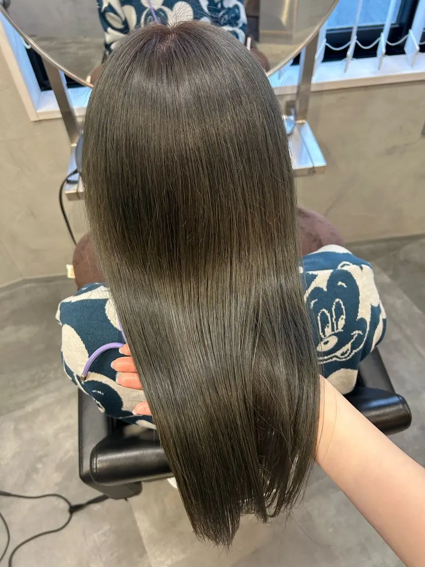 ロング カラー グレージュ オリーブグレージュ オリーブグレー ヘアカラー トリートメント Haru/THREE …by velvetのヘアスタイル