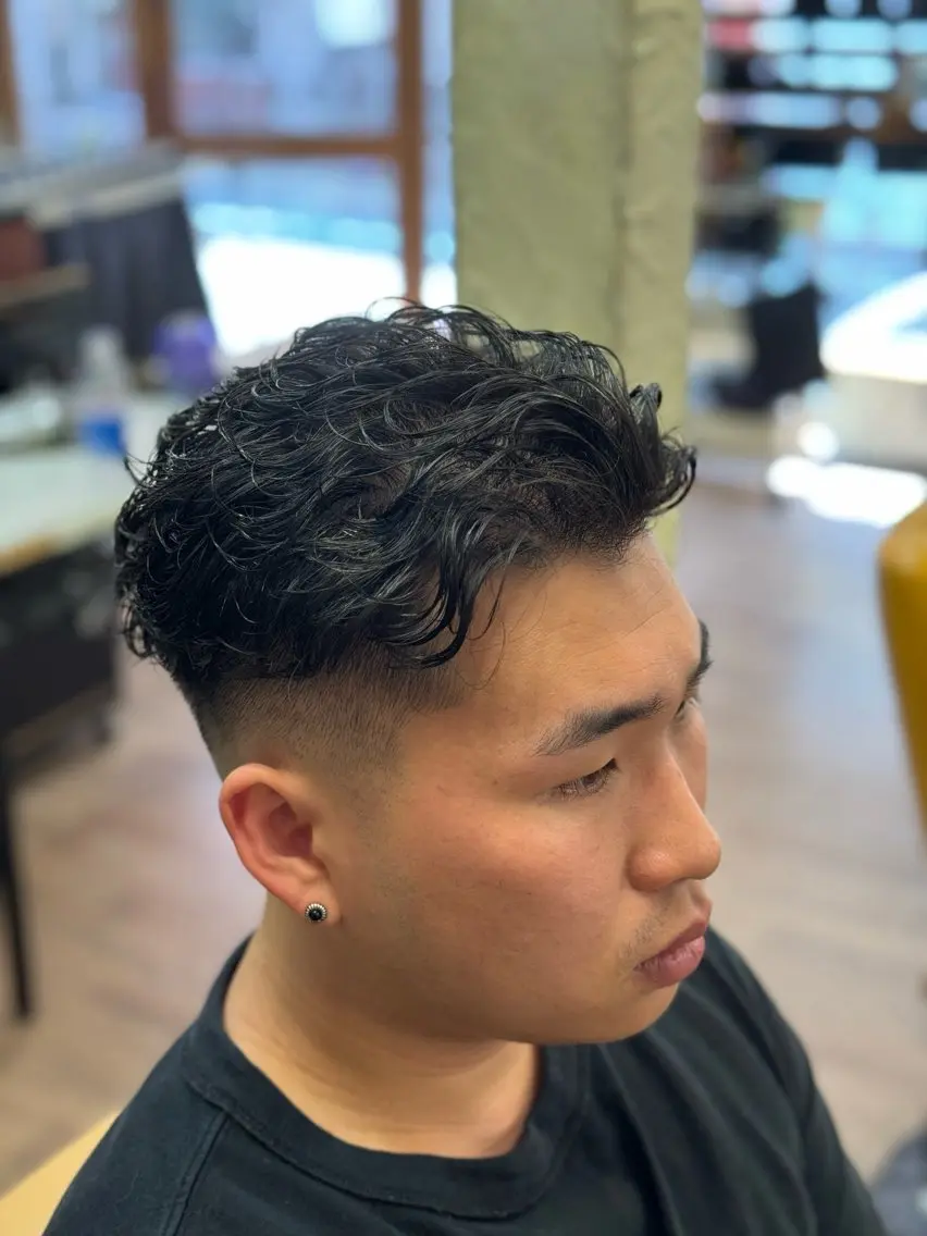 ショート パーマ メンズ フェードカット メンズパーマ カット パーマ カンタ/メンズカット /フェード/新宿のヘアスタイル