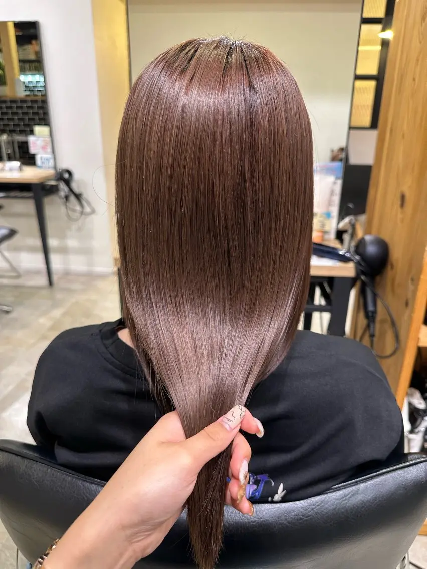 セミロング カラー ブラウンカラー 伊藤 旭華のヘアスタイル