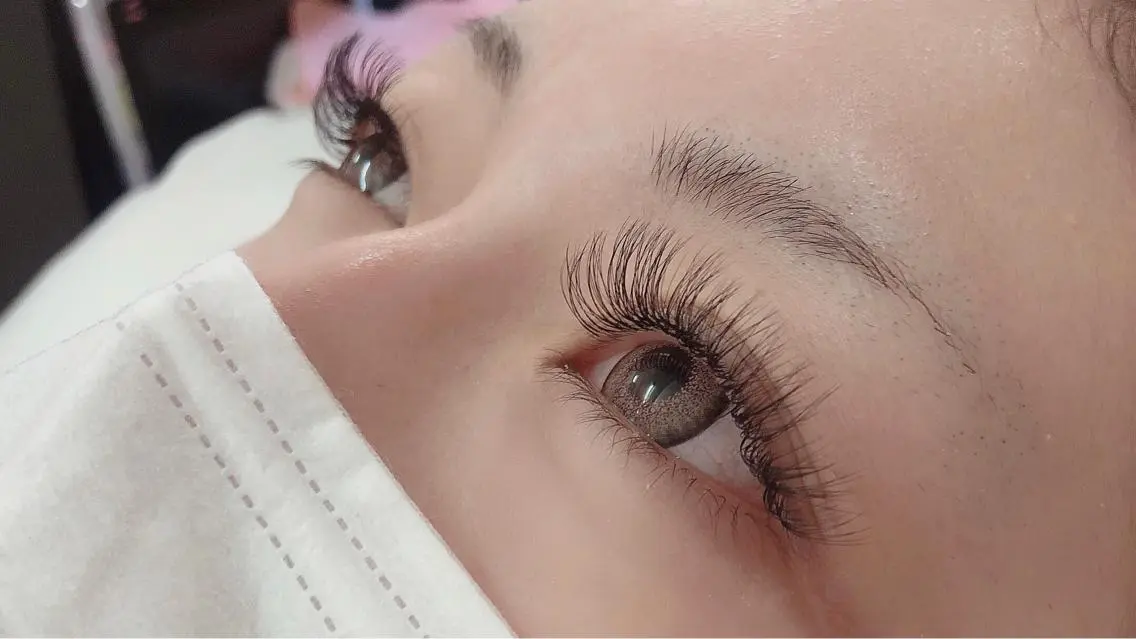 マツエク・マツパ CCカール Cカール ボリュームラッシュ Eyelash Iris.の眉毛・アイブロウイメージ