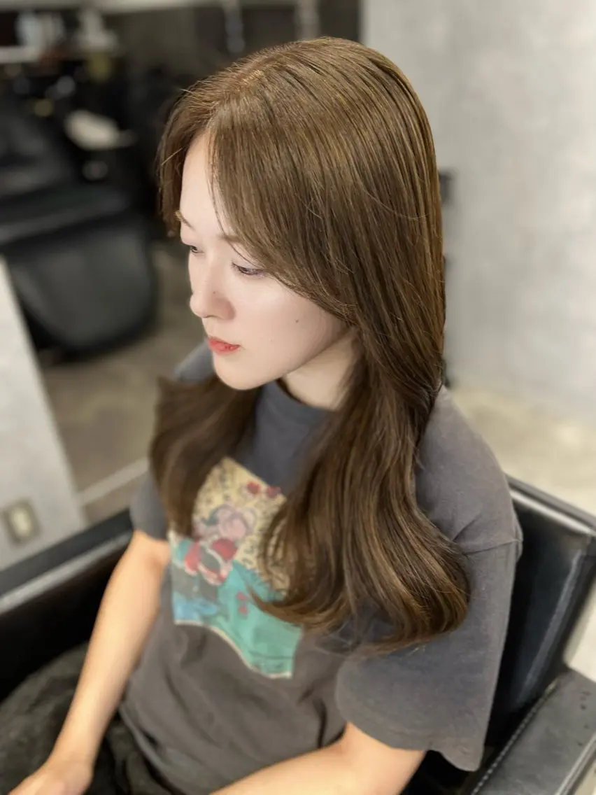 ロング カラー 黒髪 ブリーチ 透明感カラー 顔周りカット レイヤーカット 透明感/レイヤー 🇰🇷tomonaのヘアスタイル