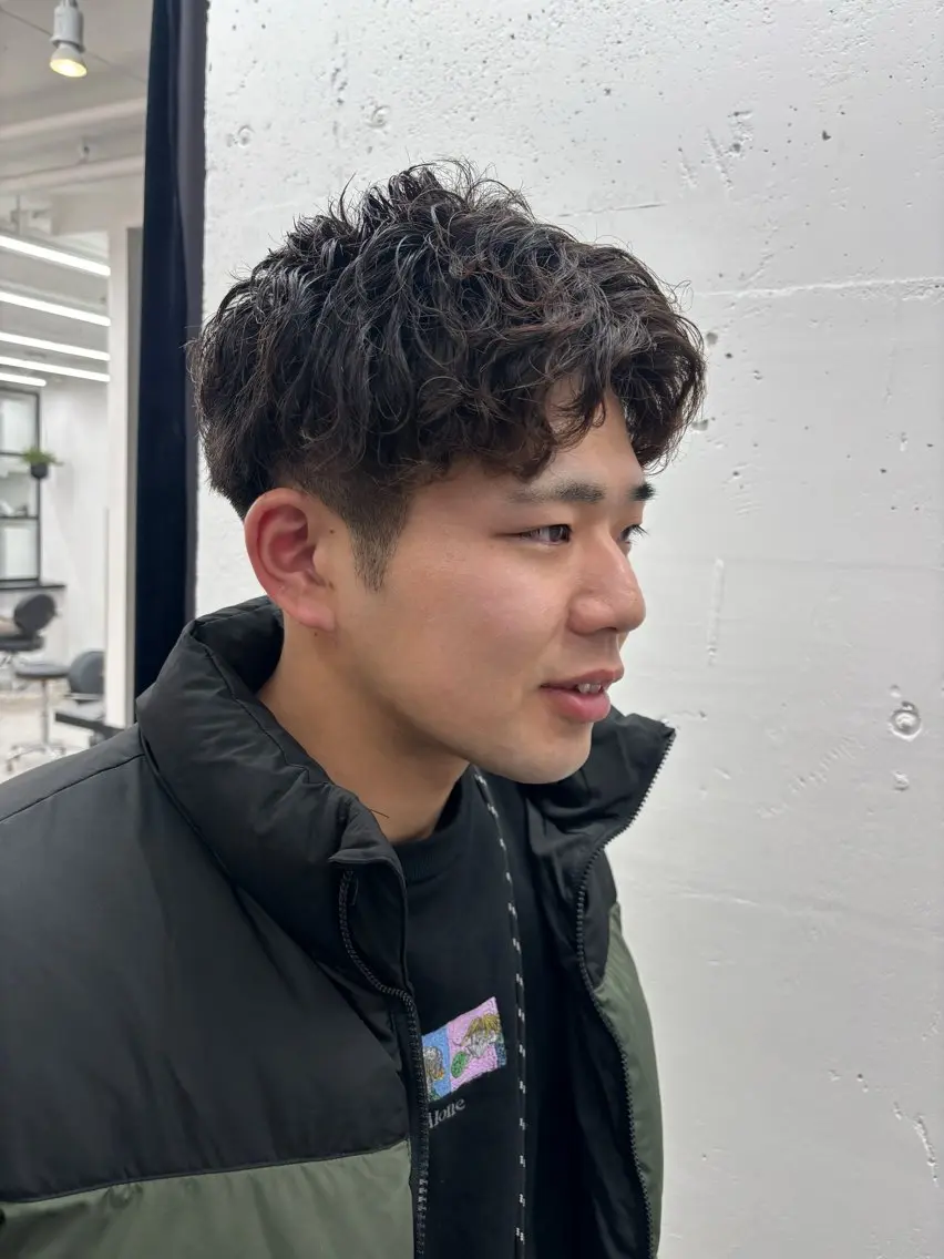 パーマ メンズ メンズハイトーン メンズ韓国風 メンズパーマ ツイストスパイラルパーマ メンズウルフカット 🐶ひかる🐶 JILLSTUDIOのヘアスタイル