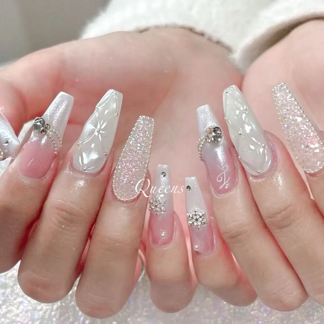 ネイル ハンドネイル Queens テイのネイルデザイン