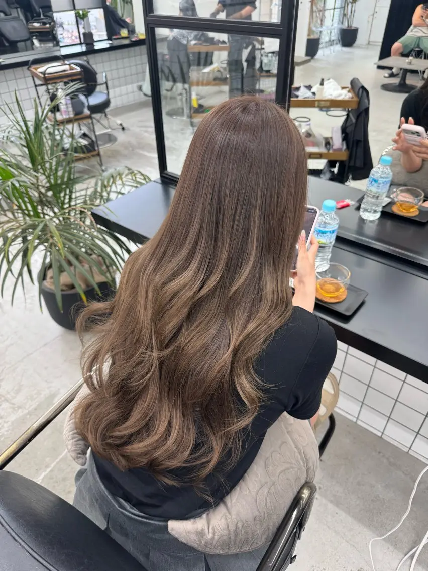 ロング カラー ベージュカラー ダブルカラー ミルクティーベージュ ヘアカラー 🩵しの🩵 JILLSTUDIOのヘアスタイル