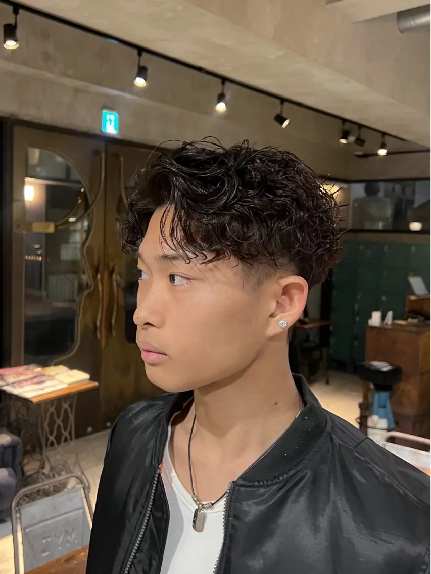 ショート パーマ ヘアアレンジ メンズ マッシュ メンズパーマ メンズツイストパーマ ツイストスパイラルパーマ 波巻きパーマ カット パーマ レイヤー/艶髪矯正 🪐takushiのヘアスタイル