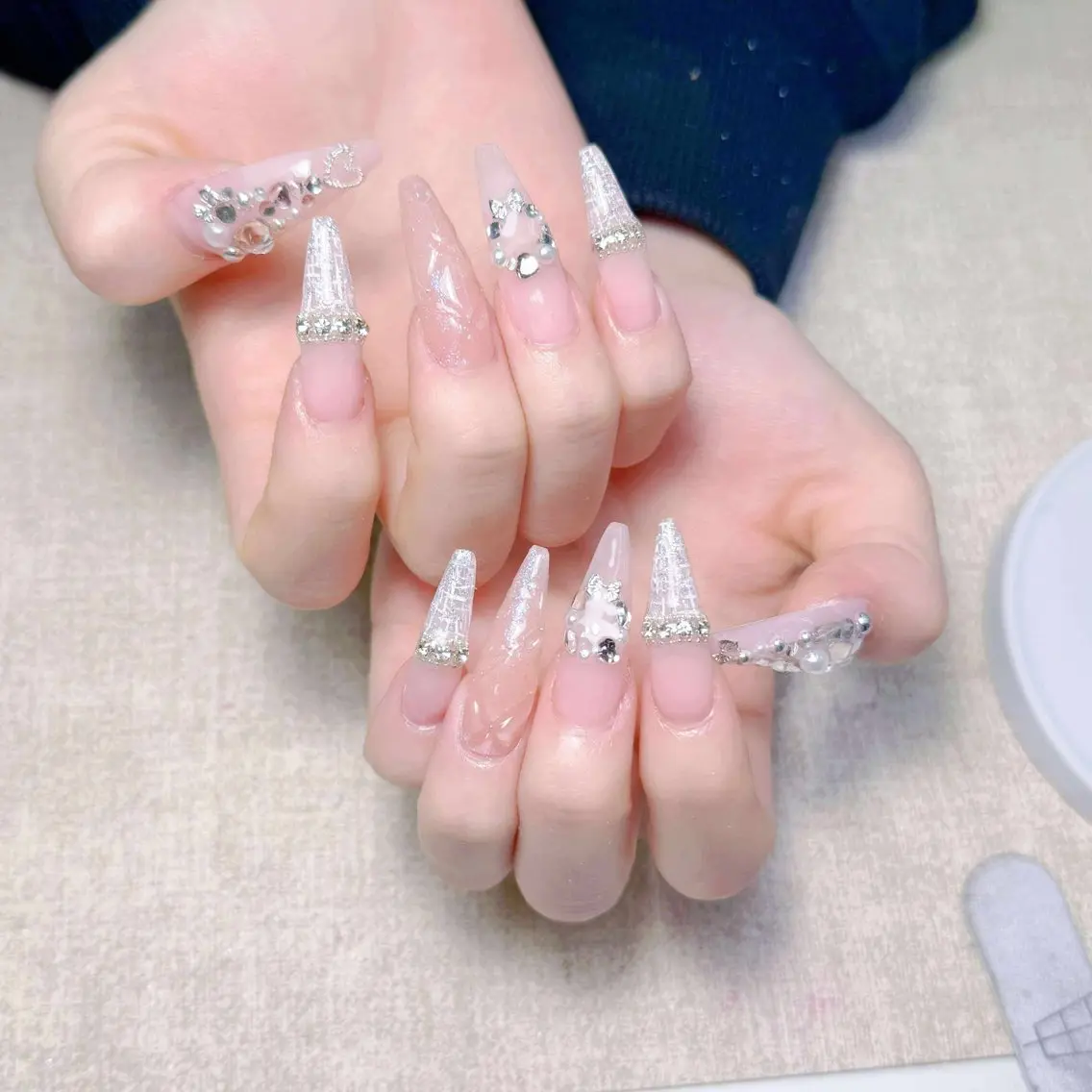 ネイル オーロラネイル ボルドー ブラウン ハート ラメ(グリッター) ハンドネイル ハンドケア Nova Nailのネイルデザイン