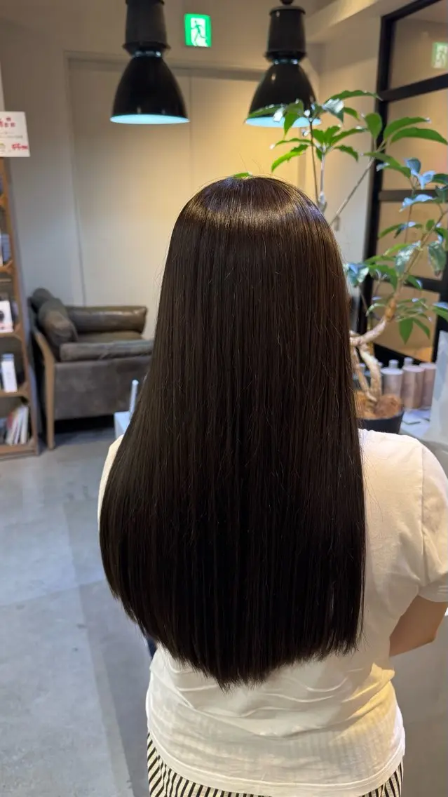 ロング カット ヘアカラー miu/レイヤー /寒色カラーのヘアスタイル