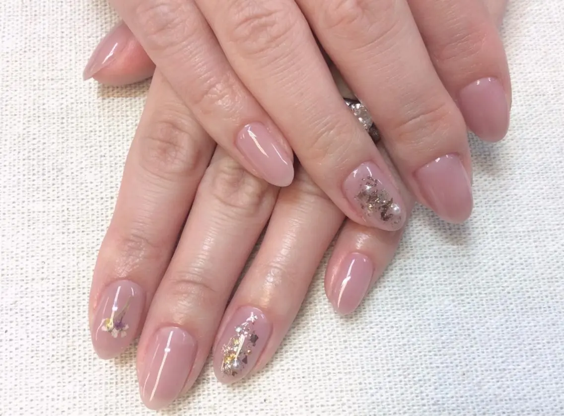 ネイル アートネイル 持ち込み ニュアンスネイル 新橋 ルキナ スタッフのネイルデザイン