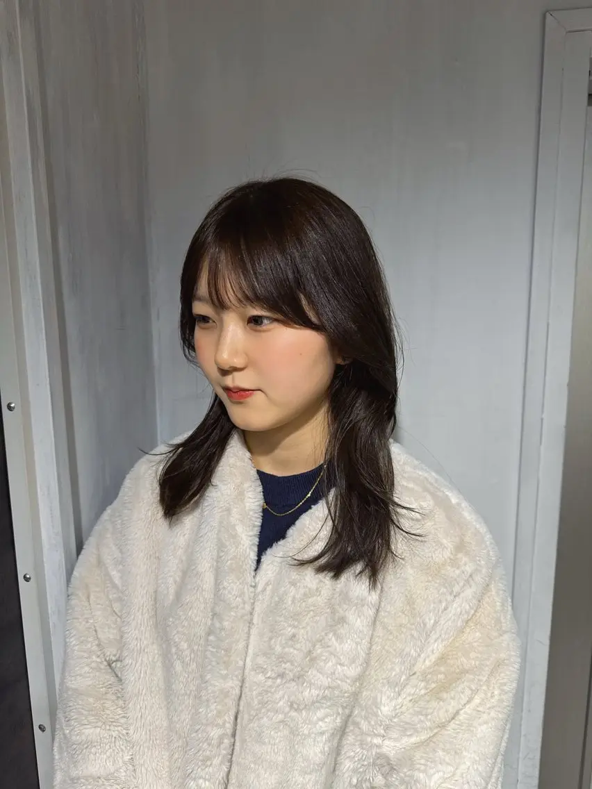 セミロング カラー カット ヘアカラー NANAMI🩵 大人可愛い韓国ヘアのヘアスタイル