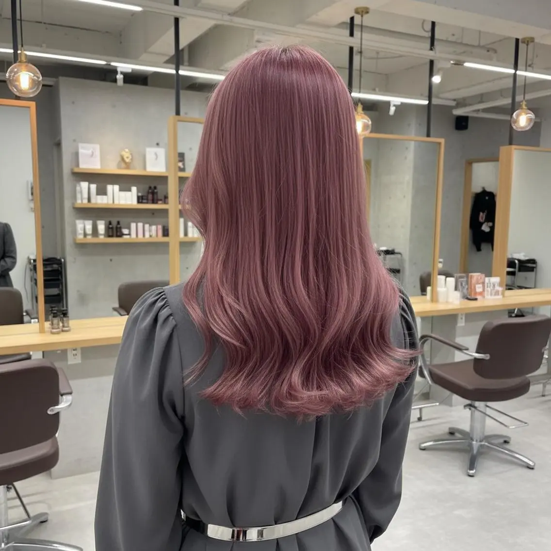 セミロング 💕透明感赤味カラー ぱっつんボブ🩷のヘアスタイル