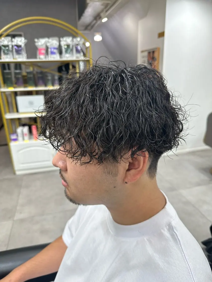 メンズ カット+パーマ ニュアンスパーマ 波巻きパーマ スパイラルパーマ スペインカール ツイストスパイラル ワンカールの写真