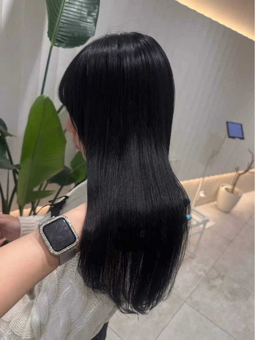ロング カラー 黒髪 ヘアカラー トリートメント ラベンダー💜 グレージュ🩶のヘアスタイル