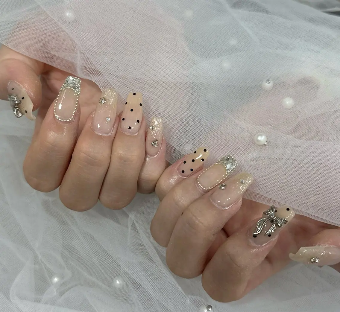 ネイル ハンドネイル フットネイル LAVISH nanamiのネイルデザイン