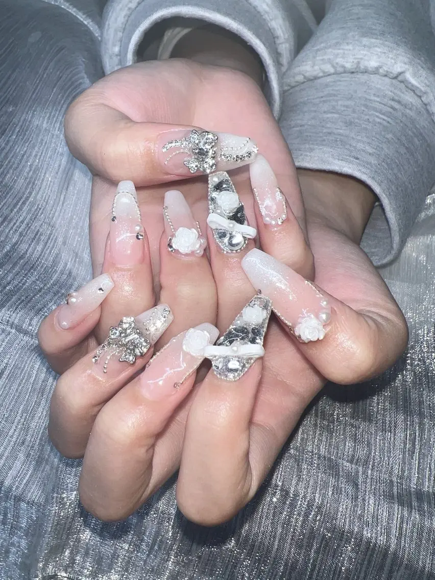 ネイル オーロラネイル チークネイル 長さ出し フットネイル フレンチネイル ハンドネイル Lee Nailsのネイルデザイン