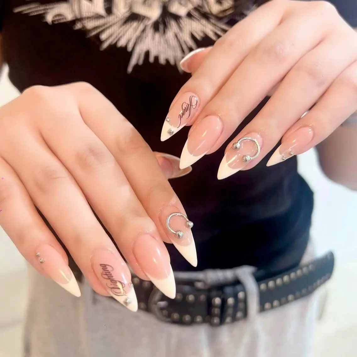 ネイル チークネイル ドット フットネイル フレンチネイル グラデーション ハンドネイル ハンドケア Nihonthy Nail 新宿のネイルデザイン
