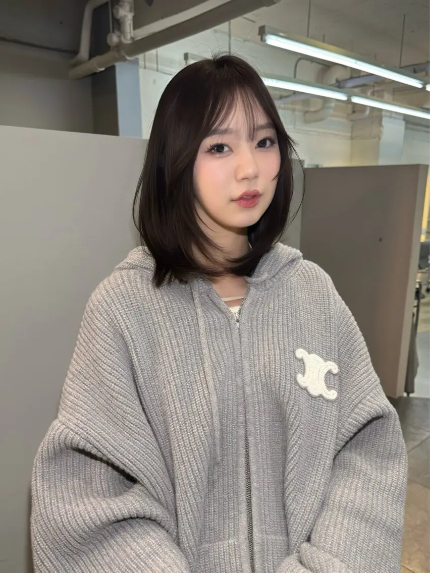 ミディアム カラー ボブレイヤー ミディアムレイヤー アッシュ アッシュブラウン ブラウンカラー 柔らかブラウン/顔周 りレイヤー♡ユウシのヘアスタイル