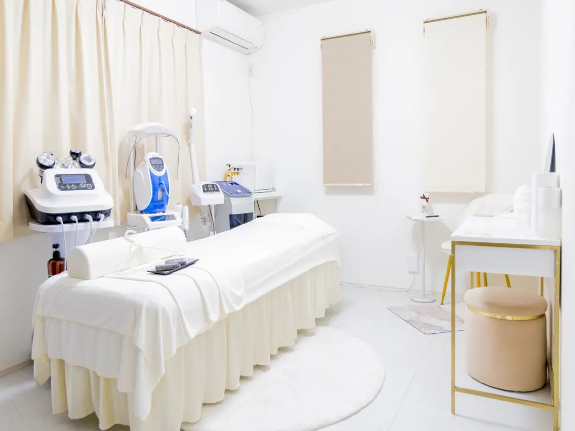 【SNS強化】オールハンド💆‍♀️フェイシャル＋デコルテエステ✨スクラブで毛穴汚れを落としマッサージでお顔スッキリ⤴︎の写真