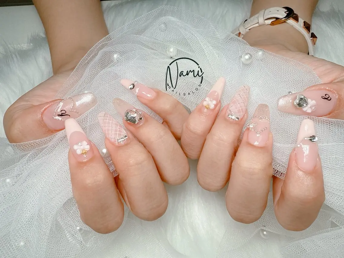 ネイル 長さ出し ガーリー 韓国ネイル ロングネイル 持ち込み ハンドネイル Nami nail salonのネイルデザイン