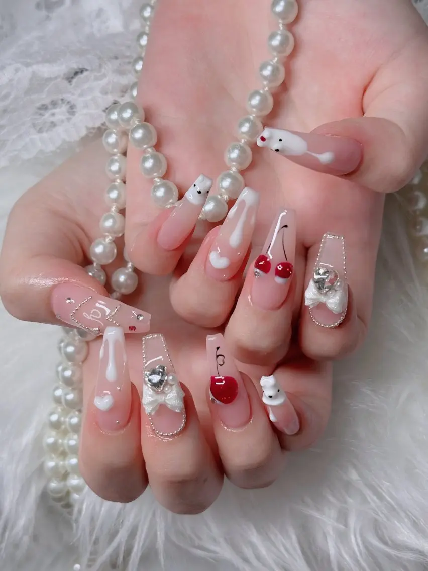 ネイル オーロラネイル フレンチネイル ジェルネイル ハロウィン キラキラネイル H.baby Nail Salonのネイルデザイン