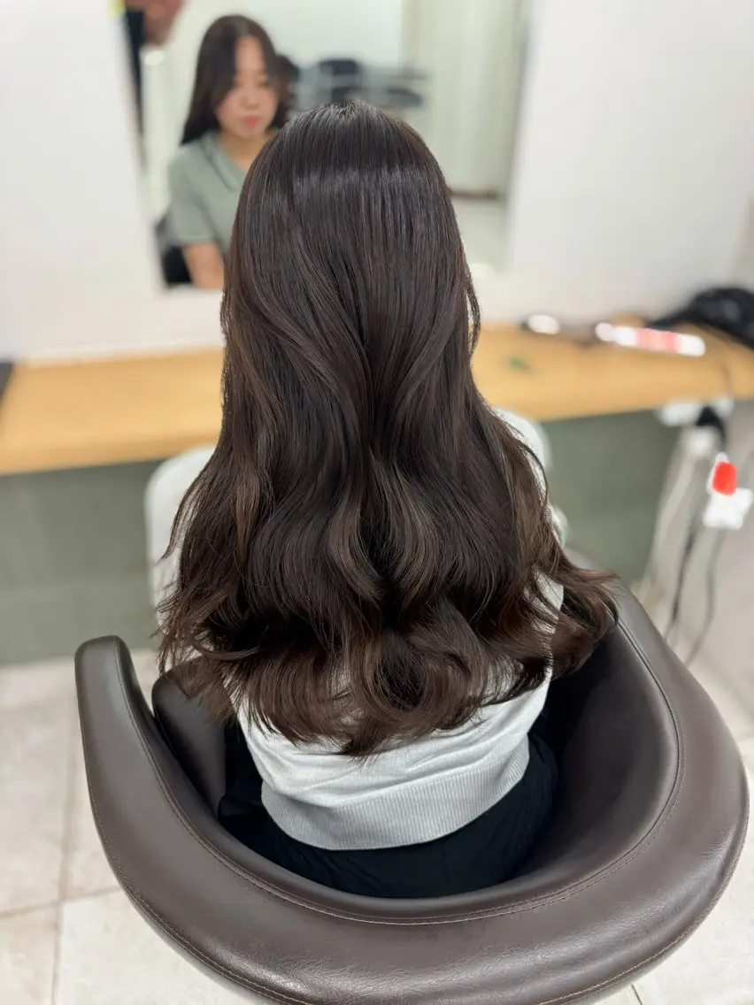 ロング カラー ベージュカラー ブリーチ ケアカラー 透明感カラー グレージュ カット ヘアカラー トリートメント 赤み消し韓国ヘア レイヤー縮毛🤍渡邉のヘアスタイル