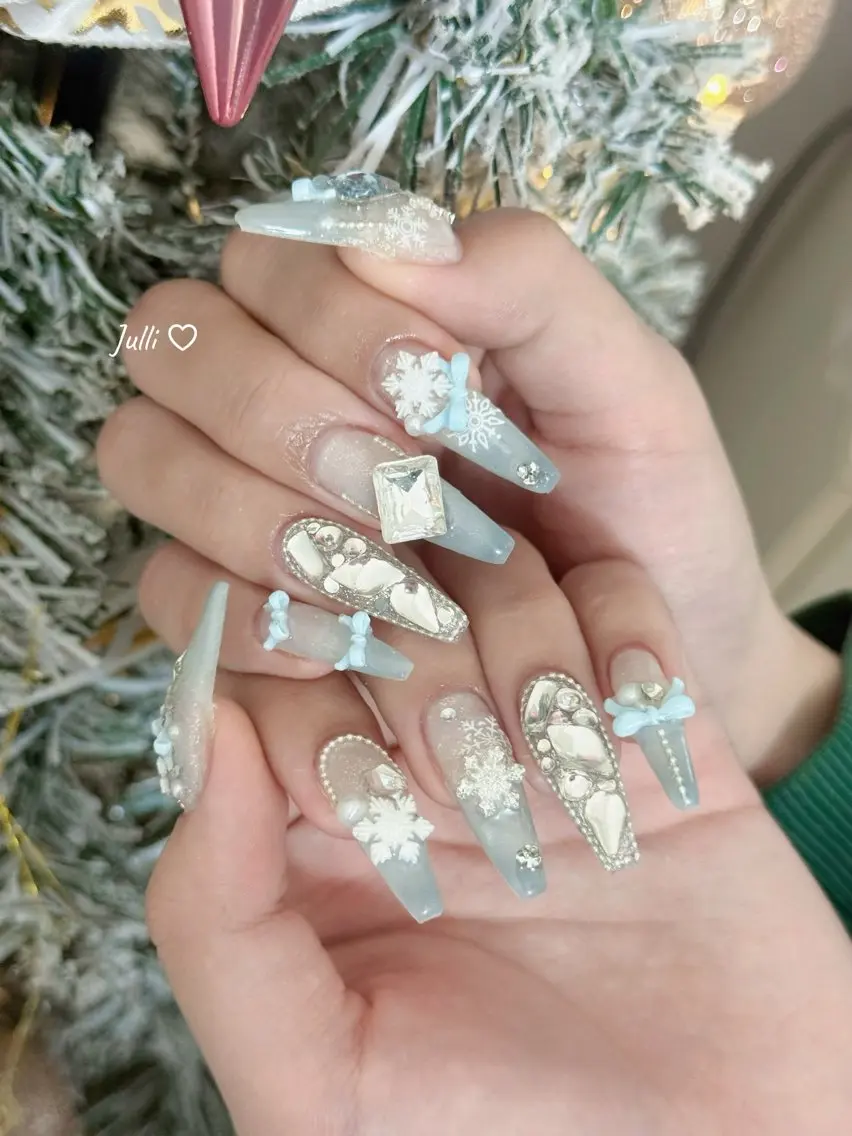 ネイル オーロラネイル ボルドー ブラウン 氷ネイル・うるうるネイル キラキラネイル Julli NailStudioのネイルデザイン