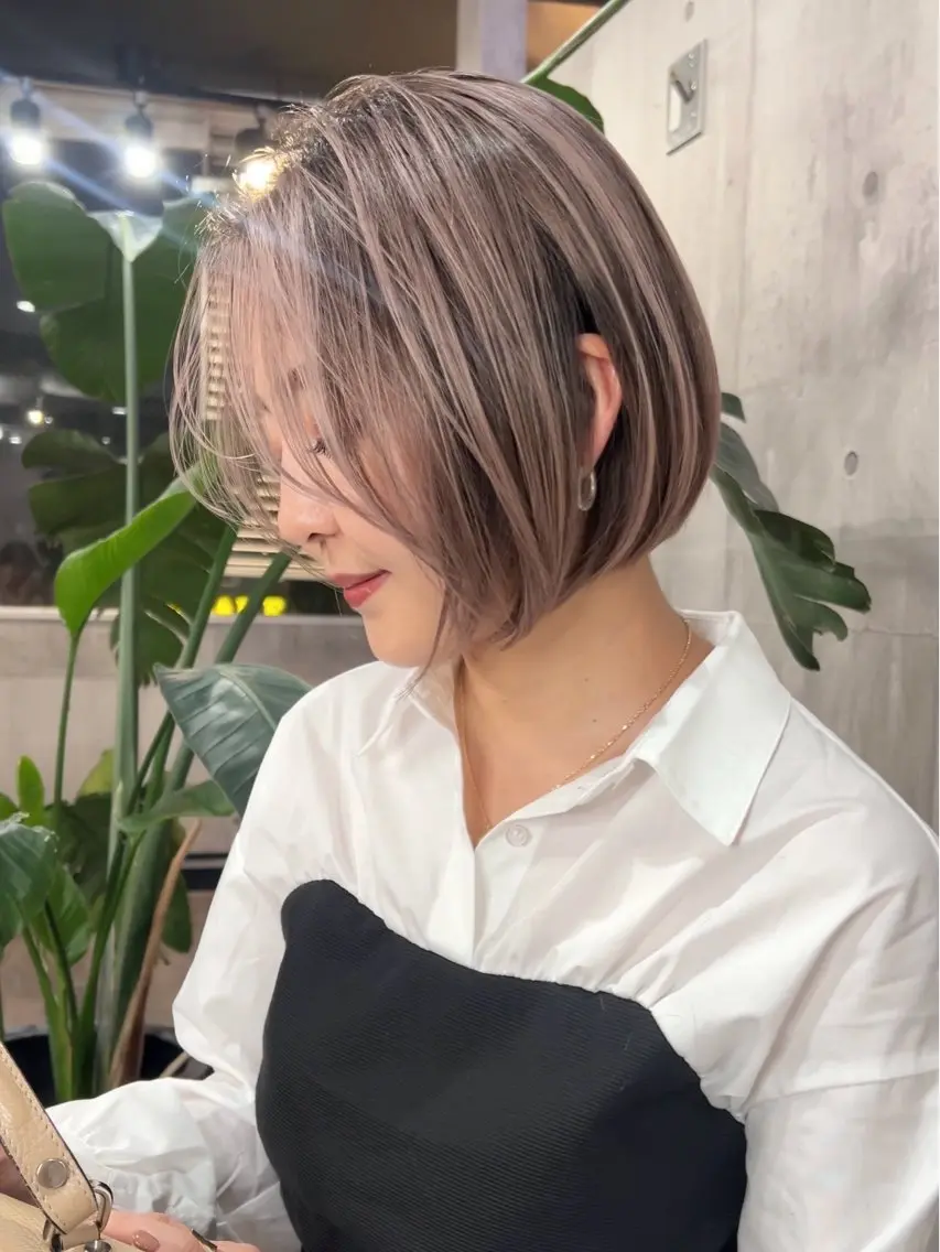カラー 杉山永 ハイライトカラーのヘアスタイル